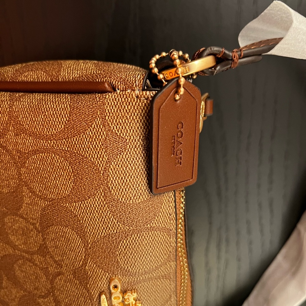 Coach Signature Brown Shoulder Bag 👜 - Picture 3 of 7